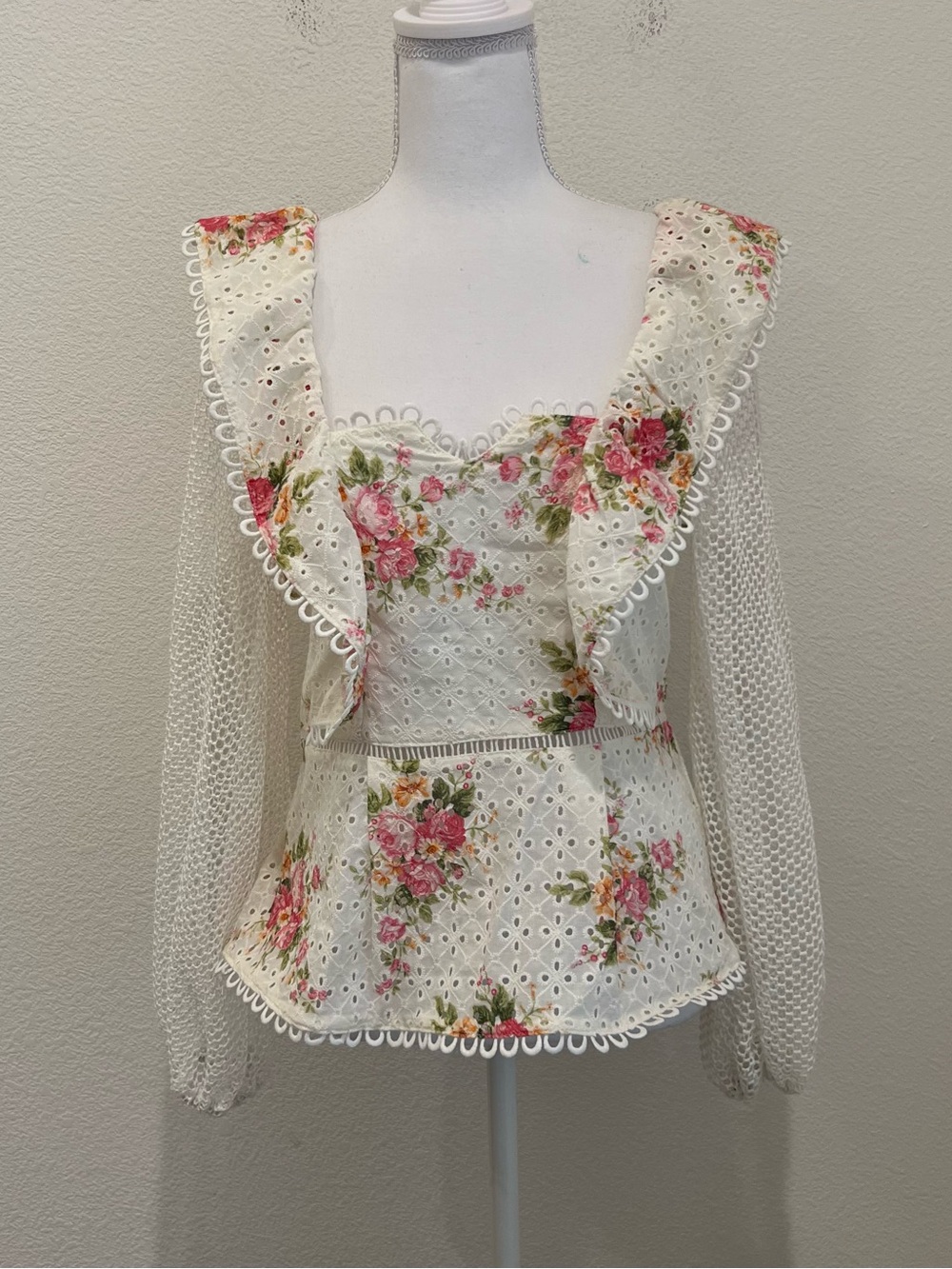 NWT ELLIATT Love Top White Multi Floral Eyelet Mesh Sleeve Peplum Sz M